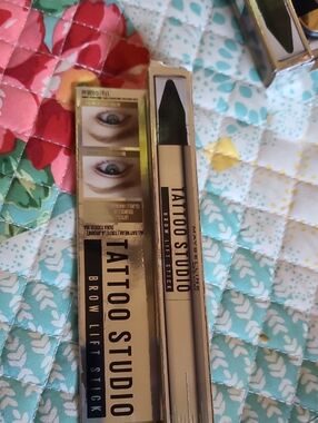Maybelline Tattoo Studio Brow Lift Stick - Blonde